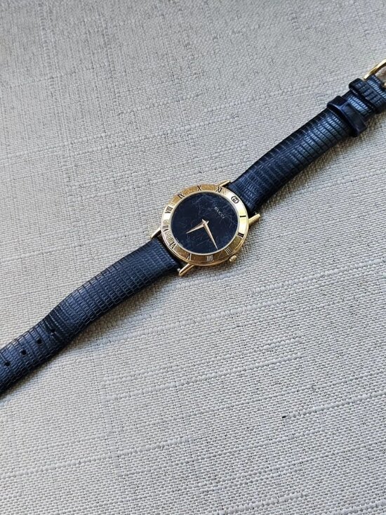 Vintage Gucci Wristwatch Swiss Made Gold Tone Case Analog Quartz Wrist Watch aut main image 5